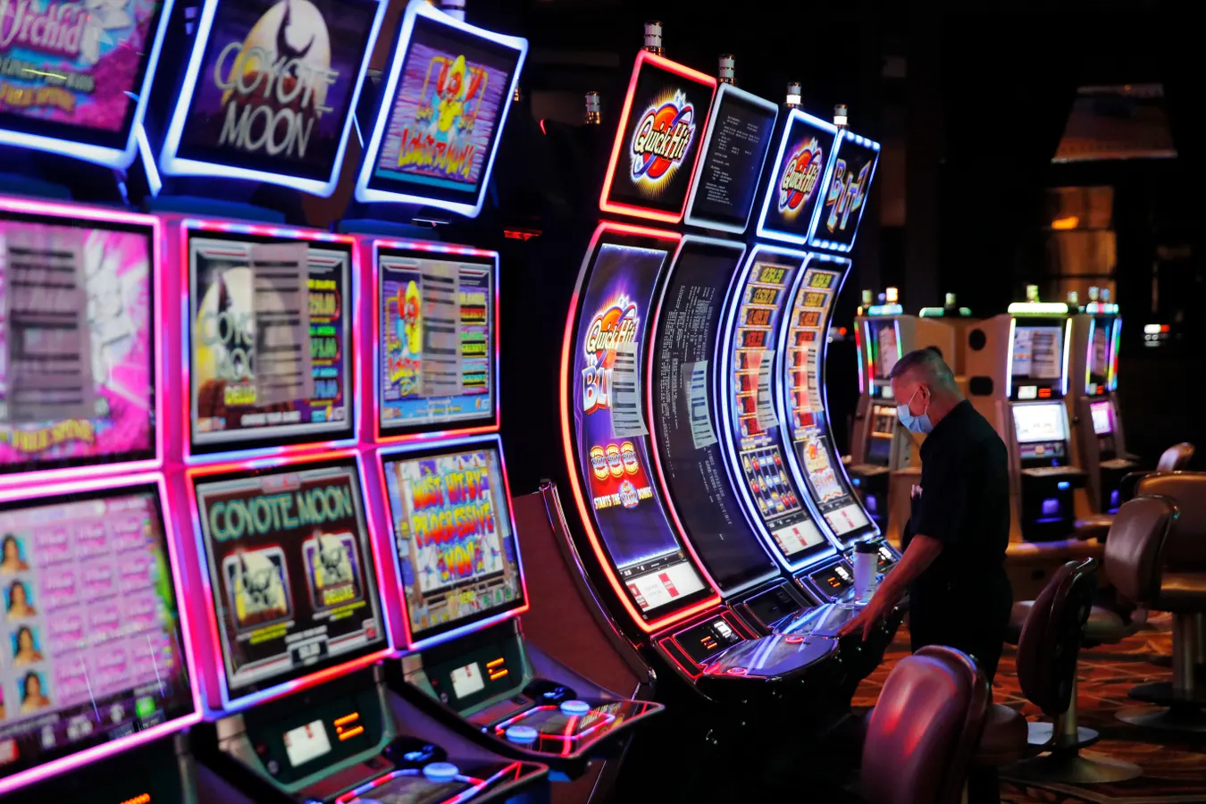 The Future of Gaming: A Comprehensive Review of The Pokies and the Live Slots Revolution